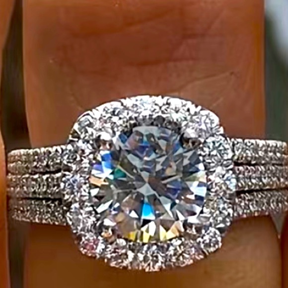 ♥️Luxury, promise, ring, silver plated, three layers Zircon, round stone center - Picture 7 of 9